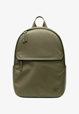 Sac à dos vert olive avec poche avant zippée, poignée supérieure, fermeture à double curseur et logo discret de Herschel Supply Company en bas à droite.