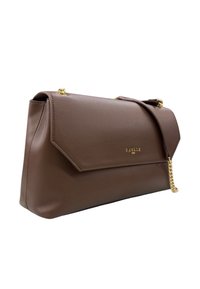 Borsa a tracolla in pelle marrone con tracolla a catena dorata e logo "GAILL" impresso in oro sulla chiusura a patta.
