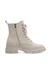 Botas de tobillo beige con parte superior texturizada, cordones en la parte delantera con ojales dorados, cremalleras laterales dobles y una suela robusta y acanalada.