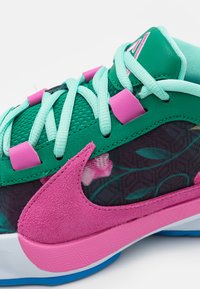 Nike Performance ZOOM FREAK - Scarpe da basket - light photo blue/black/playful pink