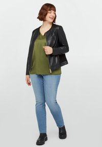 Fiorella Rubino CON SCOLLO A V - Blouse - verde