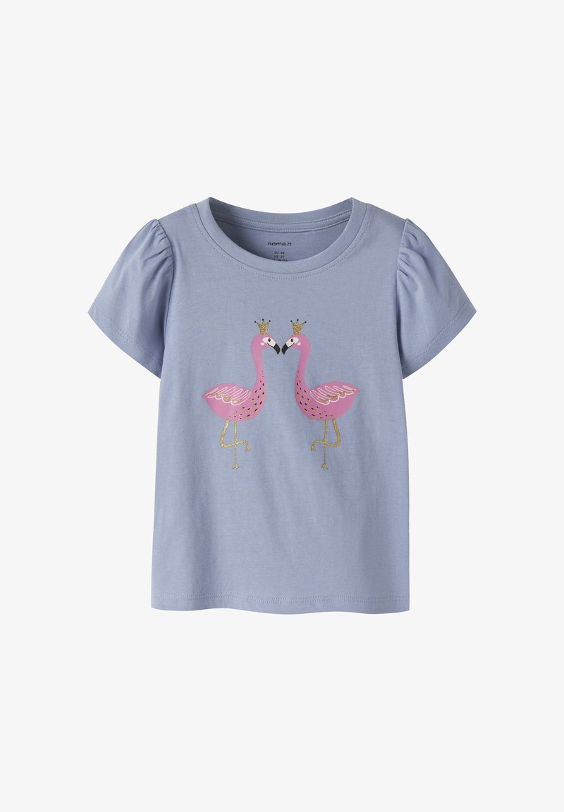 Camiseta de manga corta para niño pequeño de color púrpura claro con dos flamencos rosas con coronas doradas enfrentados en la parte delantera.