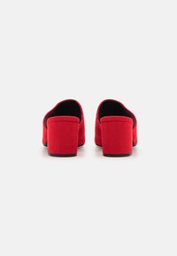 Bianco BIACATE MULE - Ciabattine con tacco - red