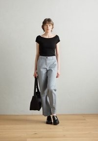Thumbnail Image 2
