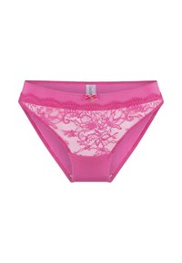 Culottes roses avec un panneau en dentelle florale, une taille lisse et unie, et une finition délicate. Comprend un petit nœud sur le devant.