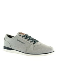 Zapatillas de tela grises con un acabado suave, cordones azules, suela blanca, detalle de marca en el lateral y diseño minimalista.