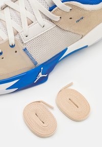 Jordan JORDAN ONE TAKE 5 - Basketbola apavi - phantom/game royal/sanddrift/sail/white