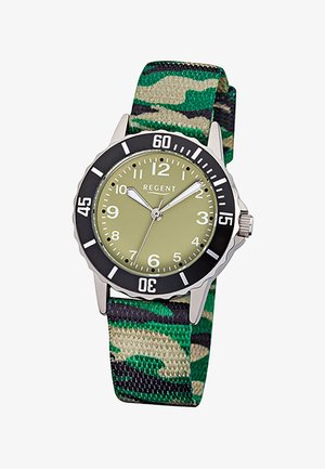 Analoge Armbanduhr mit grünem Zifferblatt, schwarzer drehbarer Lünette, weißen Ziffern und Armband aus Stoff mit Tarnmuster.