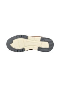 Gummisohle mit strukturiertem grauen Oberflächen, cremefarbenem Zwischensohlen und seitlicher Verzierung mit dem eingeprägten Schriftzug "UNVERFÄLSCHTE LEISTUNG".