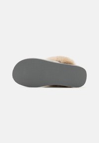 Shepherd JESSICA - Tøfler - silver