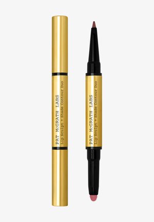 Goldfarbenes Lippenkontur-Duo mit zwei Enden: Einziehbarer Lipliner an einem Ende und Schwammapplikator am anderen Ende, beschriftet mit Pat McGrath Labs.