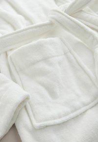 Unselected, new white