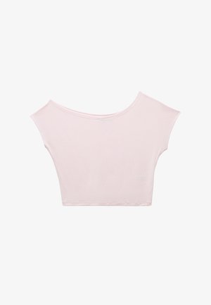 Jasnoróżowy krótki top z szerokim dekoltem opadającym na ramiona, krótkimi rękawami oraz miękką, gładką bawełnianą teksturą.