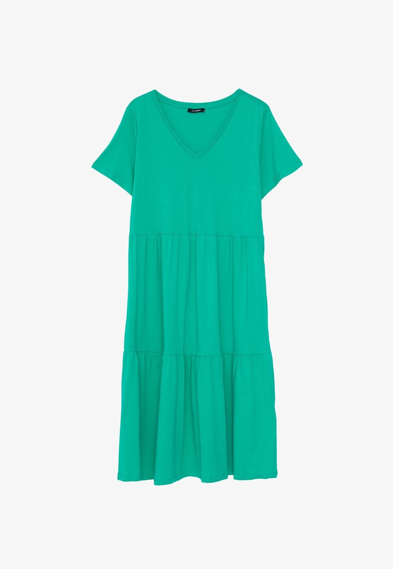 Abito verde a maniche corte in tessuto morbido con scollatura a V. Presenta un design a strati con due sezioni arricciate e una vestibilità comoda.