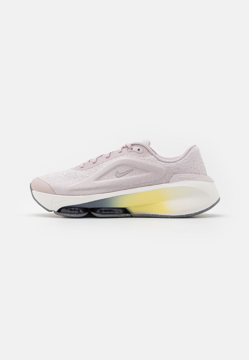 Nike Performance VERSAIR - Trainingsschuh - platinum violet/smokey mauve/soft yellow/metallic silver/black