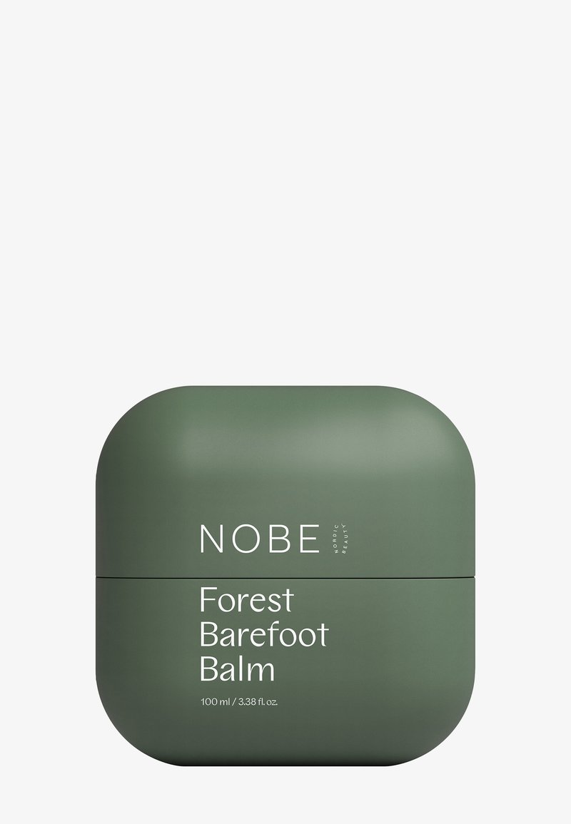 Grön, rund behållare märkt "NOBE Forest Barefoot Balm," 100 ml, med minimalistisk design och vit text på en slät matt yta.