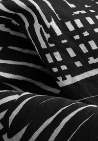 Next LONG SLEEVE - REGULAR FIT - Gombos blúz - monochrome geometric print