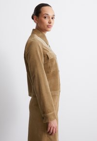 Marc O'Polo JACKET SHIRT DETAILS SLIGHTLY CROPPED - Skraistė  - soft mocca
