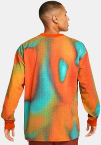 Nike Sportswear NRG ACG TEE SNOWDRIFT AOP - Top s dlouhým rukávem - yellow mint green orange