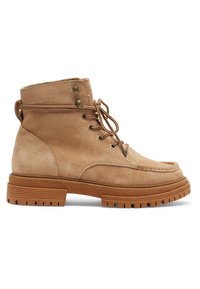 Bottes en daim beige à la cheville avec bout arrondi, œillets en métal et fermeture à lacets. Semelle en caoutchouc texturé avec rainures pour une meilleure traction.
