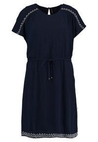 Robe bleu marine en tissu léger, dotée de manches courtes, d'une taille à cordon de serrage et de coutures décoratives blanches près de l'ourlet et des épaules.