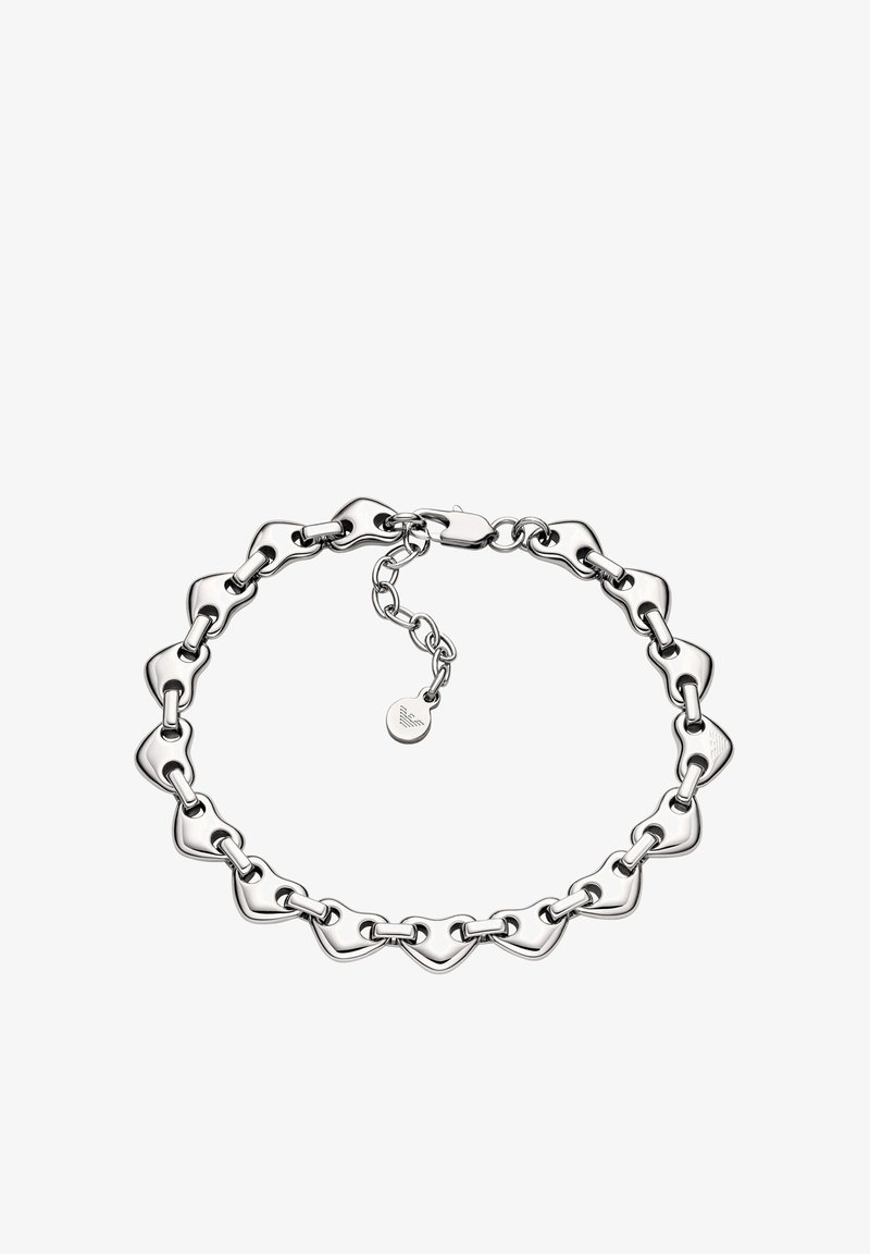 Bracelet en chaîne argentée avec une série de maillons en forme de cœur, doté d'un fermoir sécurisé et d'une fermeture à longueur réglable. Texture lisse et polie.