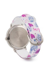 Montre d'enfant avec un fond en acier inoxydable, un bracelet en silicone imprimé multicolore présentant des cœurs et des motifs fantaisistes, et une boucle en argent.