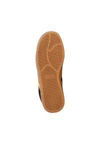 Suela de zapato negra con una superficie de goma texturizada y un patrón de rejilla. Presenta un acento amarillo cerca del talón. Logo grabado en el centro.