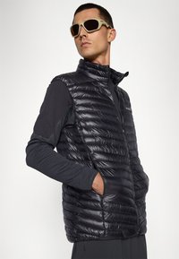 Norrøna TROLLVEGGEN SUPER LIGHT VEST - Bodywarmer - caviar black