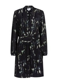Zwarte jurk met lange mouwen en een wikkelontwerp, met een abstracte groene en blauwe print, gerimpelde taille en gladde tekstuur.
