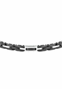 Bracciale nero e argento con anelli intrecciati e una superficie liscia. Dettagli notevoli includono viti e un design centrale della chiusura.