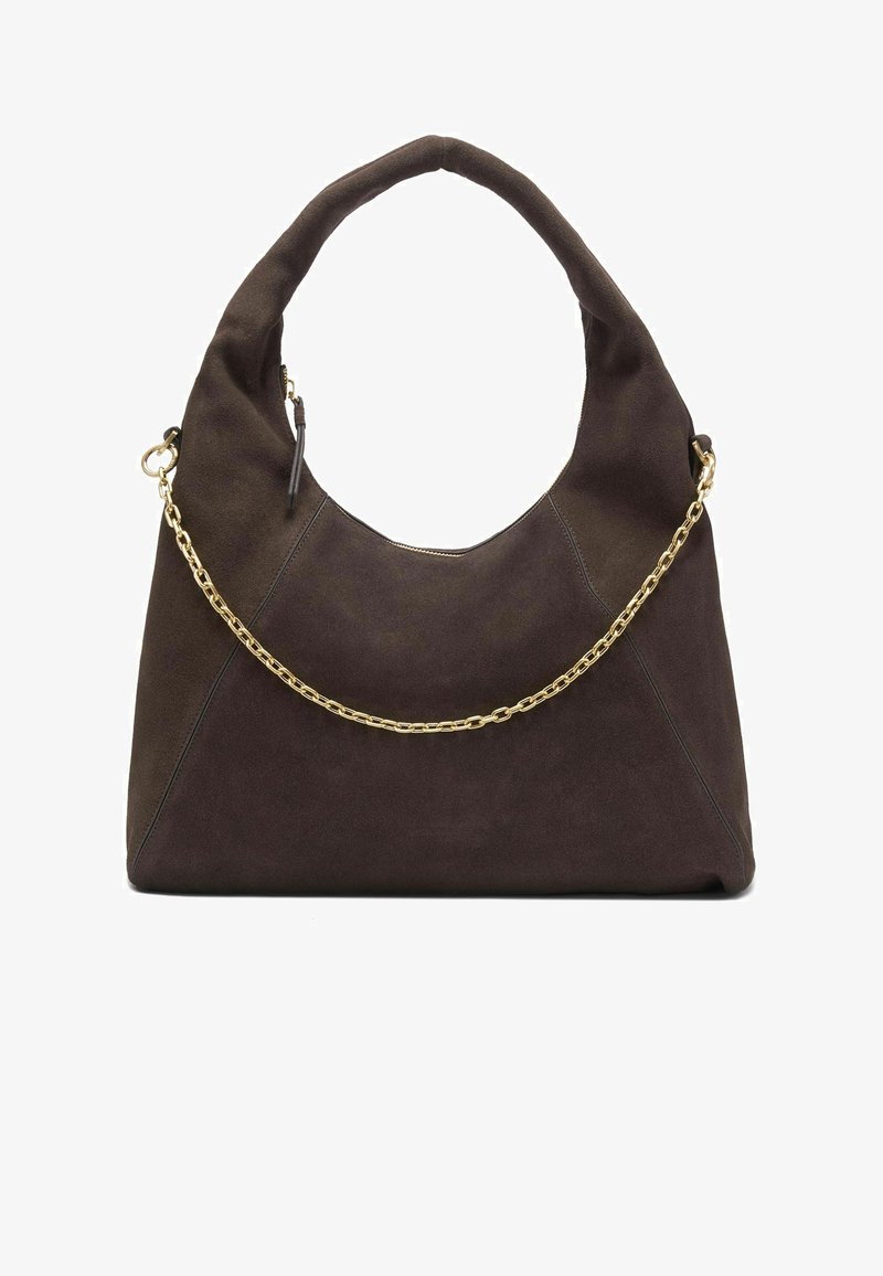 Borsa a tracolla in camoscio marrone con manico superiore curvo e dettaglio a catena dorata. Presenta cuciture decorative e un interno spazioso. Chiusura con zip.