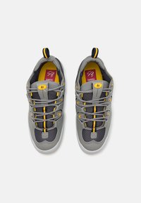 és TWO NINE 8 UNISEX - Skatová obuv - grey/navy/yellow