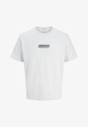 Bijela pamučna majica s kratkim rukavima, okruglim izrezom i otisnutim tekstom "ORIGINALS SUMMER EDITION" u crnoj boji na prednjoj strani.