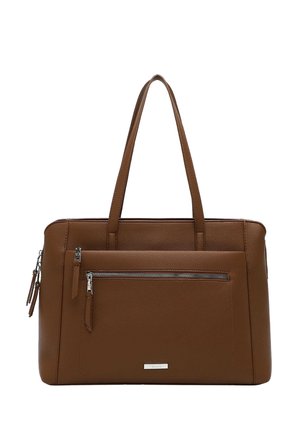 Borsa a mano in pelle marrone con due spallacci, tasca frontale con zip e dettagli della zip color argento su sfondo bianco.