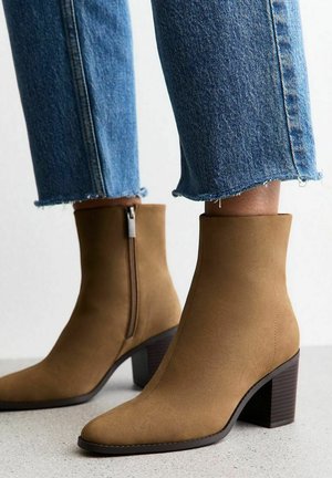ALMOND TOE - Korte laarzen - camel