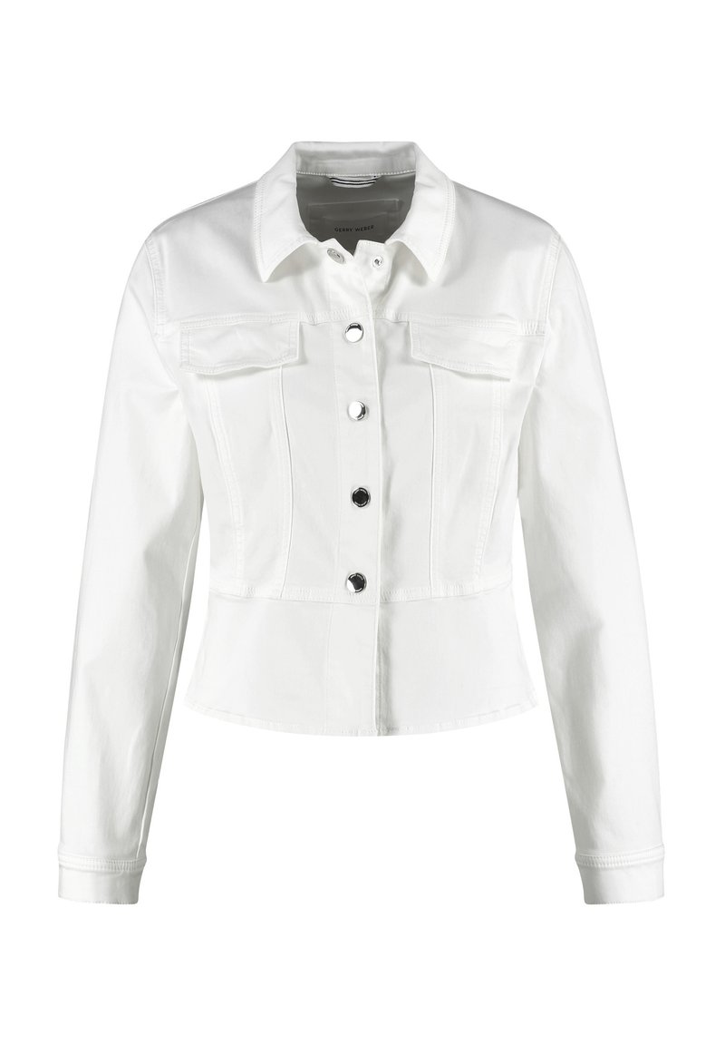 Weiße Jeanjacke mit einem verkürzten Design, zwei Brusttaschen und schwarzen Druckknöpfen. Mit langen Ärmeln und einem klassischen Kragen.