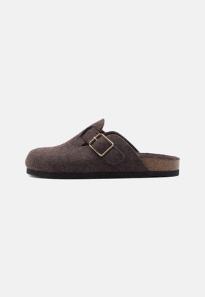 Pier One UNISEX - Papucsok - brown