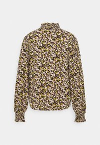 Zwart bloes met lange mouwen en rozen met roze en gele bloemen, met een gerimpelde hals en elastische manchetten. Lichtgewicht, vloeiende stof.