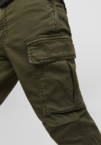Jack & Jones Junior STACE TUCKER AMA - Kapsáče - olive night