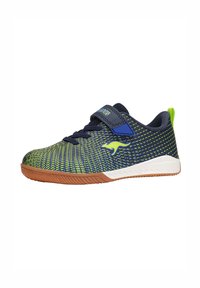 Sneaker mit einem Obermaterial aus grünem und marineblauem Netzgewebe, Gummisohle und blauem Riemen. Besitzt weiße Akzente und eine strukturierte Oberfläche für besseren Halt.