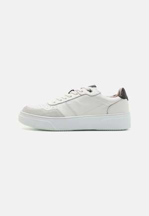 BY GUIDO MARIA KRETSCHMER - Baskets basses - white/black