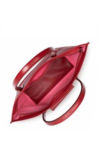 Borsa a tracolla rossa in pelle con texture liscia, doppio manico e rivestimento interno in tessuto rosa. Include una tasca interna con zip e due scomparti aperti.