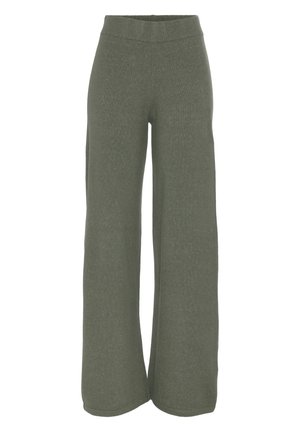 Oversized broek van olijfgroene gebreide stof, met een hoge tailleband en een zachte textuur, ontworpen voor comfort en bewegingsgemak.