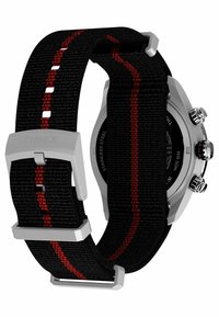 Schwarzes Nylon-Uhrenarmband mit rotem Streifen, Edelstahl-Schnalle und -Beschlägen. Verfügt über eine strukturierte Webart und mehrere Einstelllöcher.