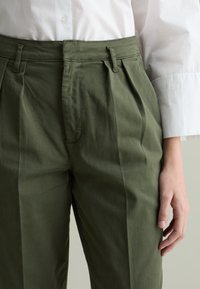PIOMBO Stoffhose - army green