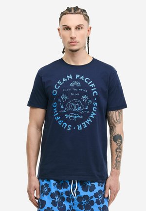 Ocean Pacific, OCEAN PACIFIC HERREN T-SHIRT NORMALE PASSFORM TATHRA - Majica kratkih rukava s printom - navy blue