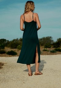 Next TALL FIT - Jerseyklänning - emerald green