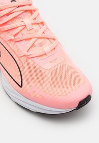 Puma Chaussures de running sur route - coral
