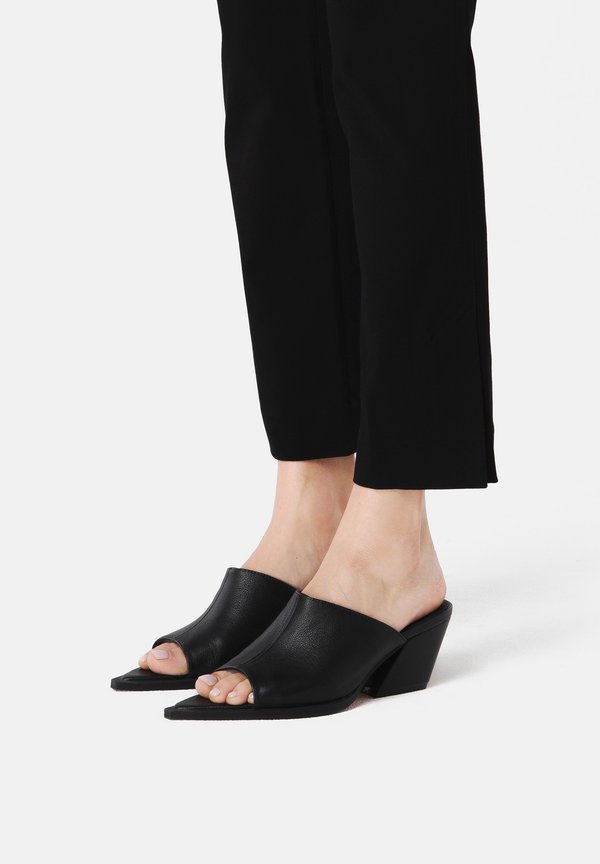 RICHMOND - Pantolette hoch